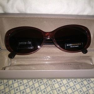 BCBG Accessories - BCBGMAXAZRIA π SUNGLASSES BCBG Accessories - BCBGMAXAZRIA π SUNGLASSES